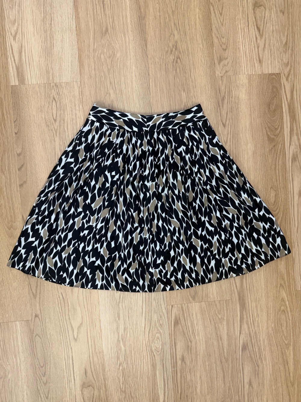 Liz Claiborne Black, White & Tan Abstract Circle Skirt